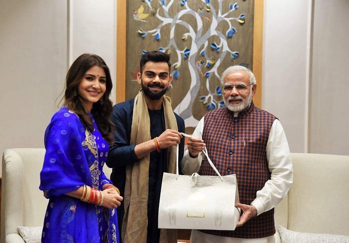 नरेंद्र मोदी व विराट कोहली व अनुष्का शर्मा