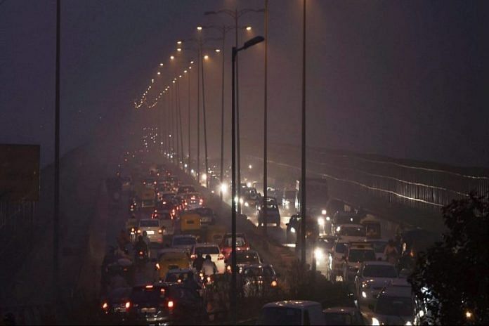 वायु प्रदूषण एक ऐसा उदाहरण जिससे दिल्ली के लोग पीड़ित है | पीटीआई