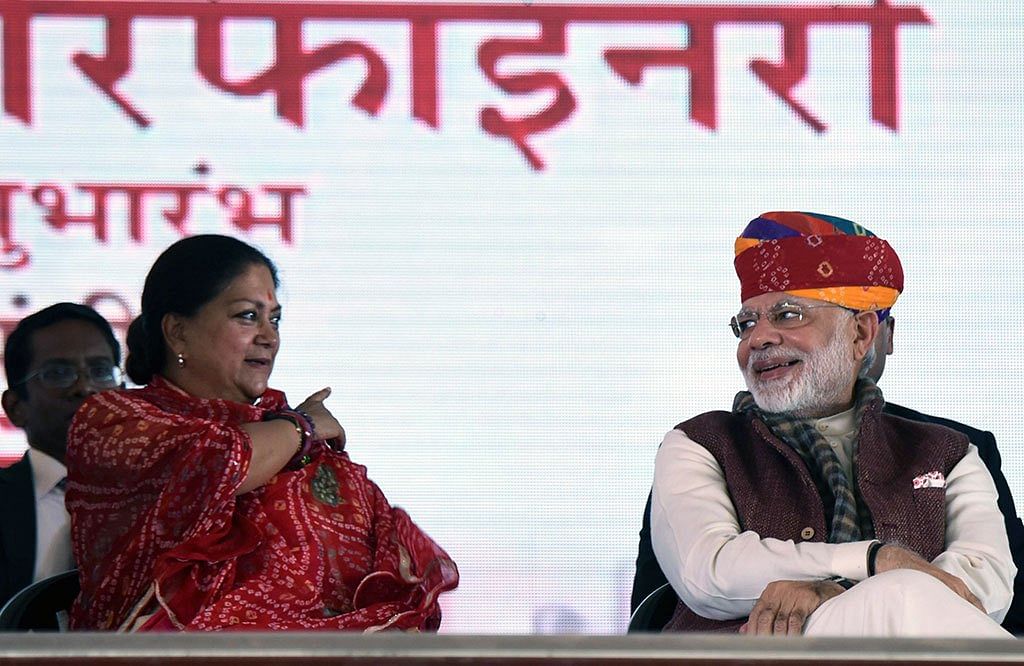 प्रधानमंत्री नरेंद्र मोदी और राजस्थान की पूर्व मुख्यमंत्री वसुंधरा राजे सिंधिया. (फोटो साभार: vasundhararaje.in)
