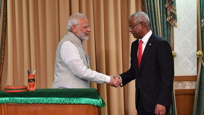 मोदी और सोलिह साथ में