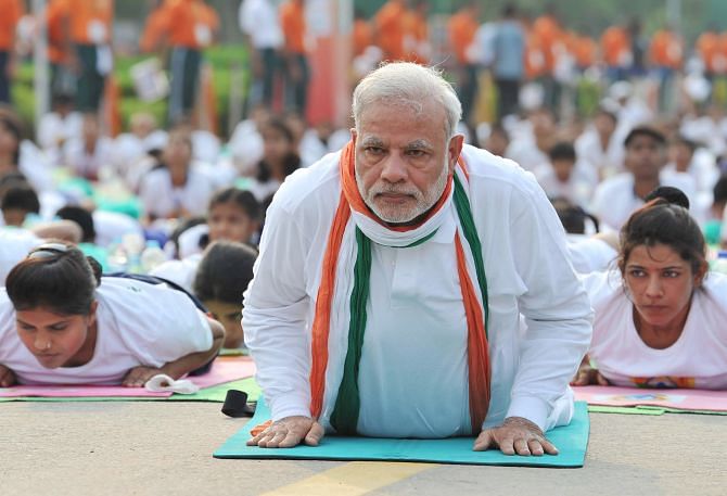 pm modi doing yoga