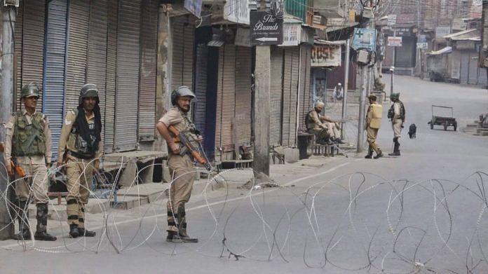 श्रीनगर में तैनात सुरक्षा बल, प्रतीकात्मक तस्वीर, प्रवीण जैन | दिप्रिंट