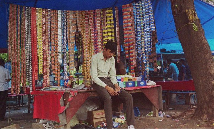तंबाकू उत्पाद बेचने वाले दुकानदार | दिप्रिंट