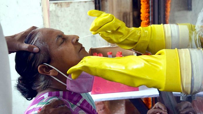 भारत में पिछले 24 घंटे में कोरोना के 61 हजार से ज्यादा नए मामले आए, कुल  संक्रमितों की संख्या 21 लाख के करीब