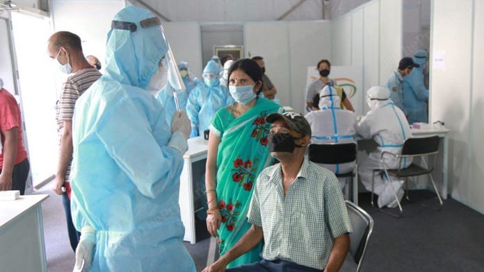 दिल्ली के रामनोहर लोहिया अस्पताल में कोविड की टेस्टिंग, प्रतीकात्मक तस्वीर | मनीषा मोंडल, दिप्रिंट