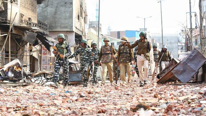 फरवरी माह में दिल्ली के उत्तर पूर्वी इलाके में हुए दंगे के बाद पेट्रोलिंग करते पुलिस अधिकारी, फाइल फोटो/ सूरज सिंह बिस्ट/फाइल फोटो/ दिप्रिंट