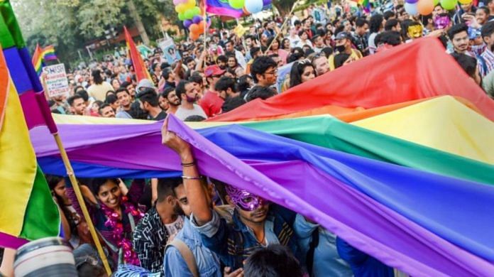 प्राइड मार्च के दौरान एलजीबीटीक्यू समुदाय के सदस्य और समर्थक | प्रतीकात्मक तस्वीर | पीटीआई