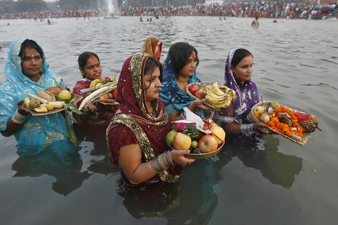 कोविड-19 फैलने के डर के कारण झारखंड में नदियों और तालाबों के किनारे छठ पूजा  पर रोक