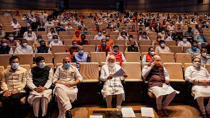 20 जुलाई 2021 को नई दिल्ली में संसद के मानसून सत्र के दौरान भाजपा संसदीय दल की बैठक में रक्षा मंत्री राजनाथ सिंह, गृह मंत्री अमित शाह के साथ प्रधान मंत्री नरेंद्र मोदी/पीटीआई