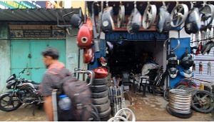 वासेपुर में स्पेयर व्हीकल के पुर्जे बेचने वाली एक दुकान | फोटो: सोनिया अग्रवाल | दिप्रिंट 