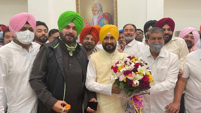 पंजाब कांग्रेस अध्यक्ष नवजोत सिंह सिद्धू मुख्यमंत्री चरणजीत सिंह चन्नी के शपथ ग्रहण के बाद सोमवार को | ट्विटर | @serryontopp