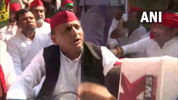 अखिलेश यादव को लखीमपुर खीरी जाने से रोका गया | फोटो: एएनआई
