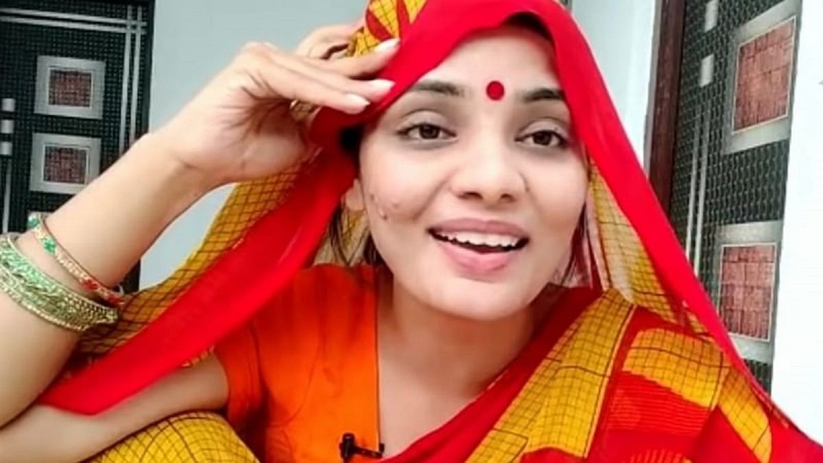 भोजपुरी सिंगर नेहा सिंह राठौर का स्क्रीनशॉट। | फोटो: यूट्यूब