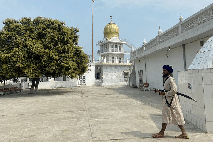 अमृतपाल के 'नशा मुक्ति केंद्र' का परिसर जो एक गुरुद्वारे से सटा हुआ है | फोटो: अनन्या भारद्वाज | दिप्रिंट