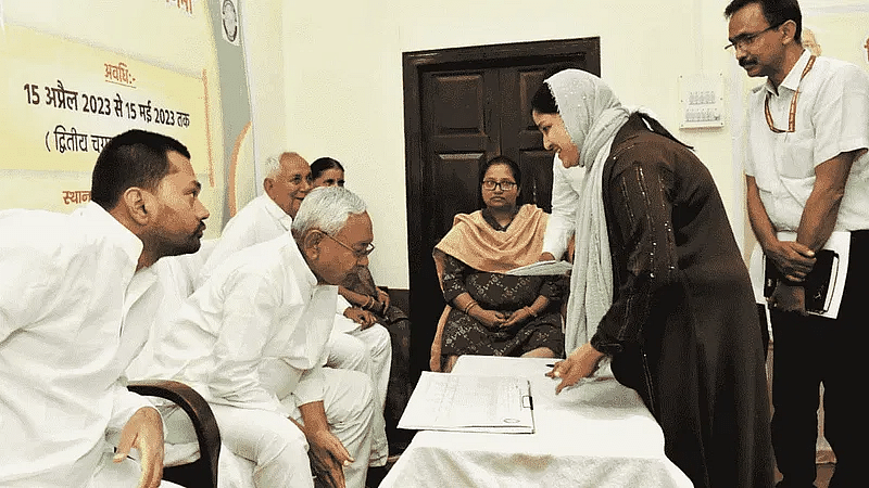पटना के बख्तियारपुर में जाति आधारित जनगणना के दूसरे चरण के दौरान बिहार के मुख्यमंत्री नीतीश कुमार | एएनआई