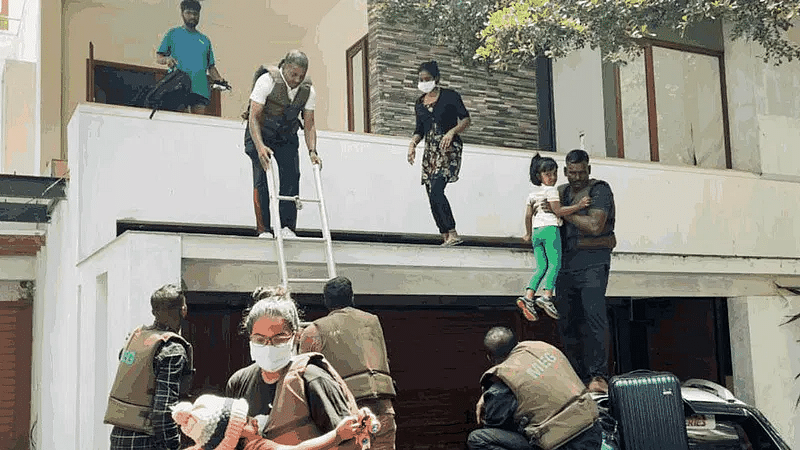 बेंगलुरु के यमलूर में भारतीय सेना के बाढ़ राहत कार्य बल के जवानों द्वारा बचाए जा रहे बाढ़ प्रभावित कॉलोनी के निवासियों की फाइल फोटो, सितंबर 2022 | एएनआई