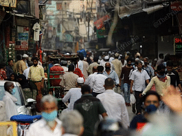 पुरानी दिल्ली में भीड़ की प्रतिकात्क तस्वीर | फोटोः सूरज सिंह बिष्ट | दिप्रिंट