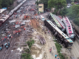 ओडिशा के बालासोर के पास हुई ट्रेन दुर्घटना का दृश्य | फोटो: ANI