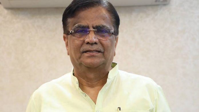 हरियाणा बीजेपी इकाई के प्रमुख ओम प्रकाश धनखड़ बुधवार को गुरुग्राम स्थित अपने आवास पर | फोटो: पूजा खेर/दिप्रिंट