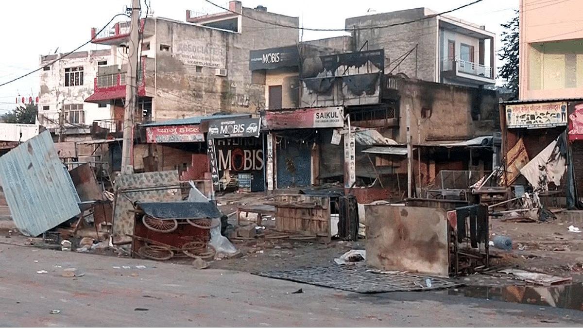 हरियाणा के नूंह में झड़प के बाद दुकानें और संपत्तियां क्षतिग्रस्त हो गईं/ फोटो: एएनआई