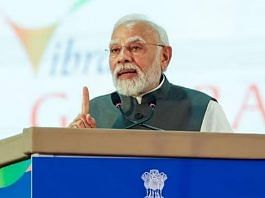 प्रधानमंत्री नरेंद्र मोदी ने पिछले महीने अहमदाबाद में 'वाइब्रेंट गुजरात ग्लोबल समिट' के 20 साल पूरे होने पर एक कार्यक्रम को संबोधित किया फोटोः पीटीआई