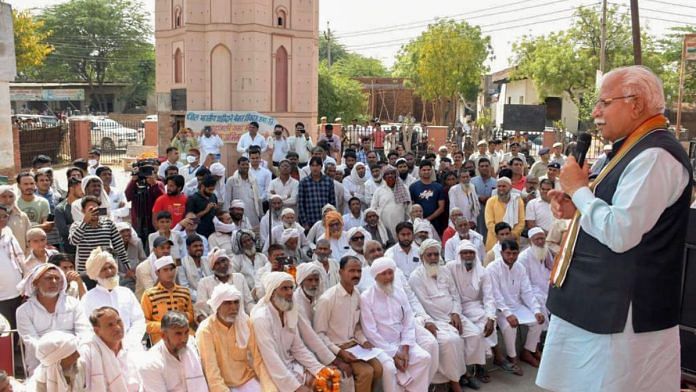 पलवल दौरे के दौरान अपने जन संवाद कार्यक्रम के दूसरे दिन सभा को संबोधित करते हुए हरियाणा के मुख्यमंत्री मनोहर लाल खट्टर की फाइल फोटो | एएनआई