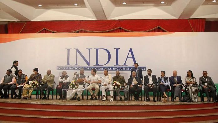 दिल्ली के अशोका होटल में प्रेस को संबोधित करते इंडिया ब्लॉक के नेता | मनीषा मोंडल/दिप्रिंट