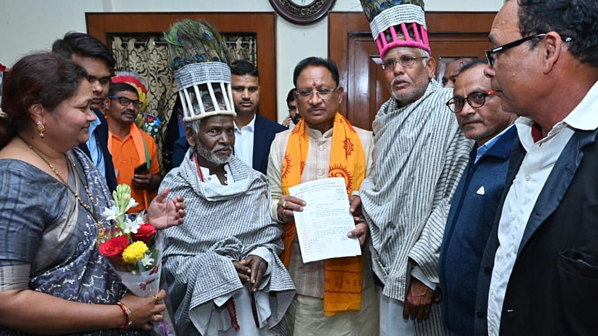 छत्तीसगढ़ के मुख्यमंत्री विष्णु देव साय के साथ जांजगीर-चांपा और सक्ती जिलों के 'रामनामी समुदाय' के सदस्य | प्रतीकात्मक तस्वीर | एएनआई