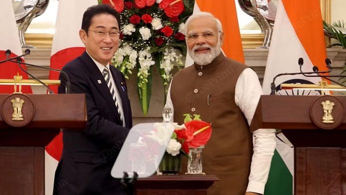 जापानी समकक्ष पीएम फुमियो किशिदा के साथ प्रधानमंत्री नरेंद्र मोदी की फाइल फोटो | फोटो: प्रवीण जैन/दिप्रिंट