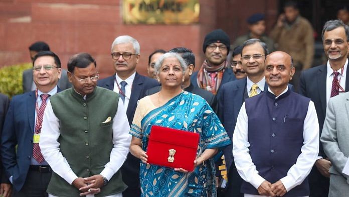 वित्तमंत्री निर्मला सीतारमण गुरुवार को अंतरिम बजट पेश करने जाते हुए | फोटो: सूरज सिंह बिष्ट/दिप्रिंट