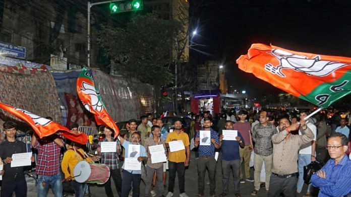 भाजपा कार्यकर्ताओं ने सोमवार को कोलकाता में नागरिकता संशोधन अधिनियम (सीएए) लागू होने का जश्न मनाया | फोटो: एएनआई