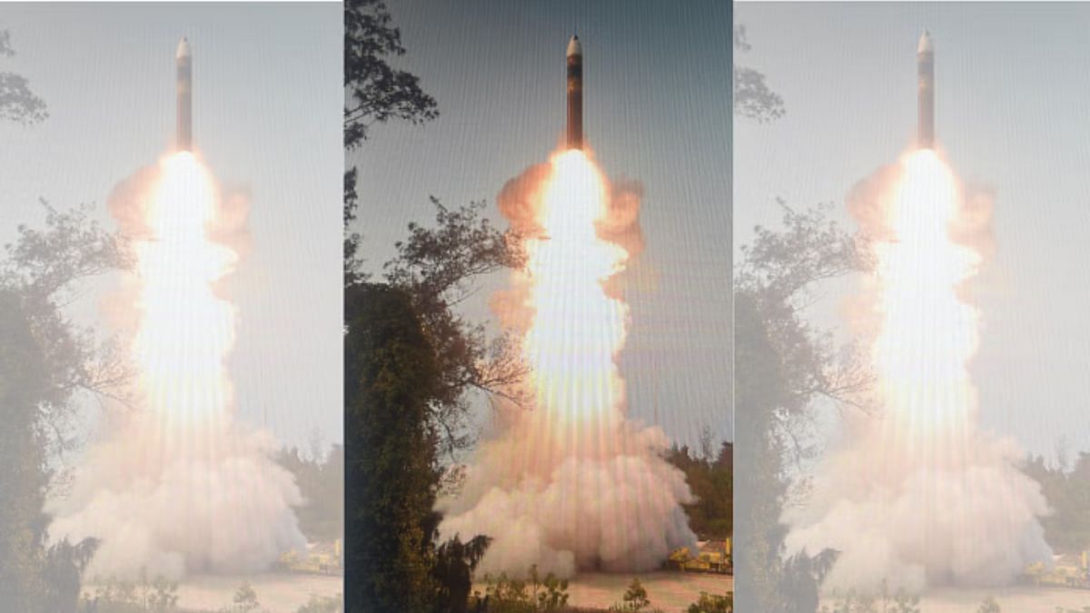 MIRV तकनीक वाली अग्नि-V मिसाइल ने ओडिशा के तट से उड़ान भरी | क्रेडिट:X/@SpokespersonMoD