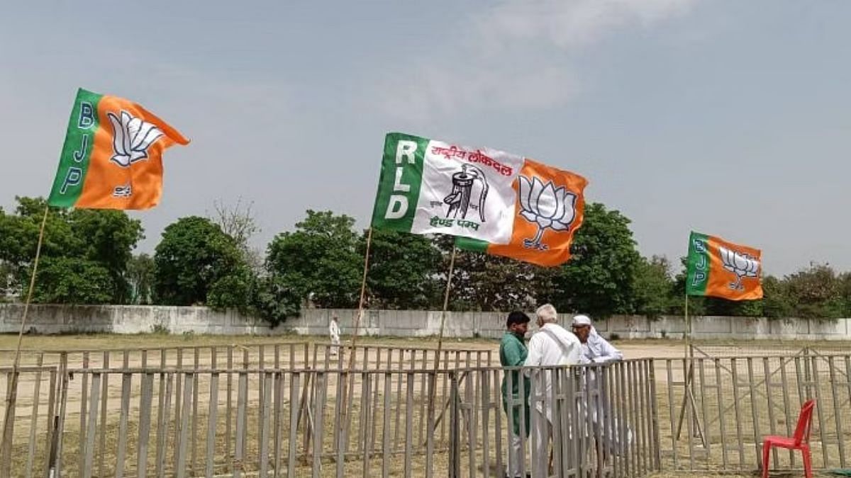 बागपत में योगी आदित्यनाथ की रैली में बीजेपी और आरएलडी के झंडे | फोटो: कृष्ण मुरारी/दिप्रिंट
