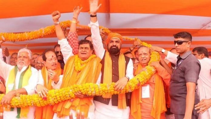 बिहार के उपमुख्यमंत्री सम्राट चौधरी (पगड़ी में) एक रैली में | फोटो: स्पेशल अरेंजमेंट