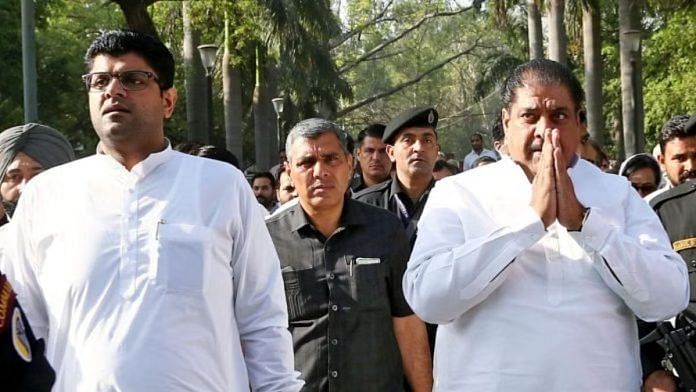दुष्यंत और अजय चौटाला की फाइल फोटो | एएनआई