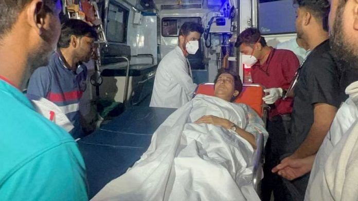हरियाणा सरकार से दिल्ली के हिस्से का पानी जारी करने की मांग को लेकर अनिश्चितकालीन भूख हड़ताल के दौरान तबीयत बिगड़ने के बाद जल मंत्री आतिशी को एलएनजेपी अस्पताल में भर्ती कराया गया | पीटीआई