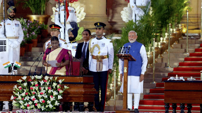भारतीय जनता पार्टी के नेता नरेंद्र मोदी रविवार को नई दिल्ली में राष्ट्रपति भवन के प्रांगण में शपथ ग्रहण समारोह के दौरान लगातार तीसरी बार भारत के प्रधानमंत्री के रूप में शपथ लेते हुए | फोटो: प्रवीण जैन/दिप्रिंट