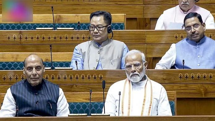 प्रधानमंत्री नरेंद्र मोदी, केंद्रीय मंत्री राजनाथ सिंह, किरेन रिजिजू और प्रहलाद जोशी सोमवार को चल रहे संसद सत्र के दौरान लोकसभा में | ANI/संसद टीवी