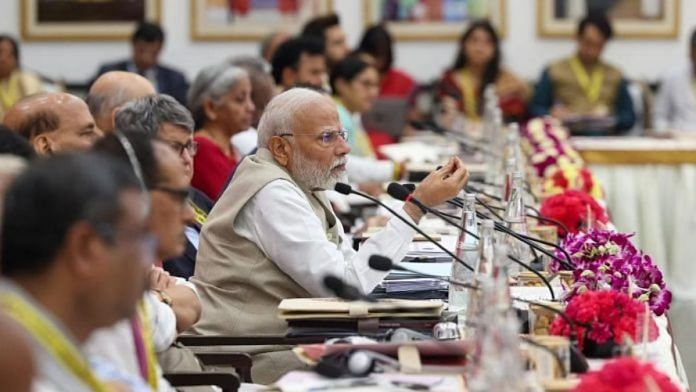 प्रधानमंत्री नरेंद्र मोदी शनिवार को नई दिल्ली में नीति आयोग की बैठक को संबोधित करते हुए | एक्स/@narendramodi