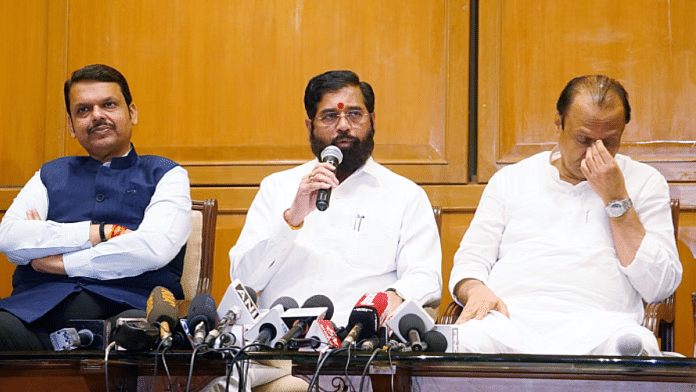 महाराष्ट्र के मुख्यमंत्री एकनाथ शिंदे की फाइल फोटो, जो उपमुख्यमंत्री देवेंद्र फडणवीस और अजित पवार के साथ संयुक्त प्रेस कॉन्फ्रेंस को संबोधित कर रहे हैं | एएनआई