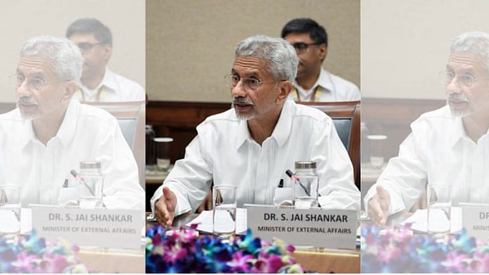 विदेश मंत्री एस. जयशंकर ने मंगलवार को नई दिल्ली में बांग्लादेश के मुद्दे पर संसद में सर्वदलीय बैठक के दौरान विभिन्न राजनीतिक दलों के सदस्यों को जानकारी दी | फोटो: एएनआई