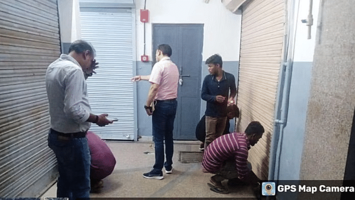 एमसीडी अधिकारियों ने नई दिल्ली में कईं कोचिंग संस्थानों के बेसमेंट सील किए | फोटो: एएनआई