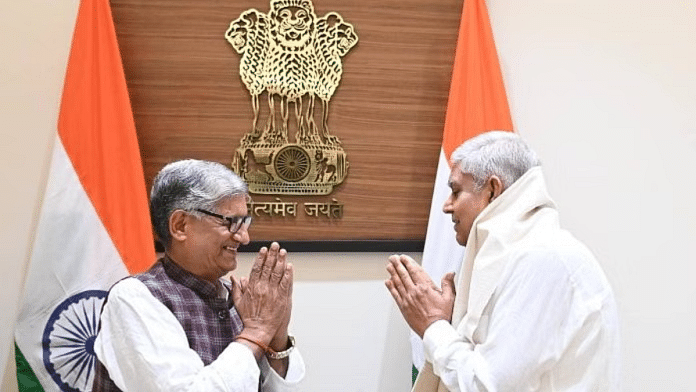 उपराष्ट्रपति जगदीप धनखड़ के साथ राम चंद्र जांगड़ा (बाएं) | फाइल फोटो/स्पेशल अरेंजमेंट
