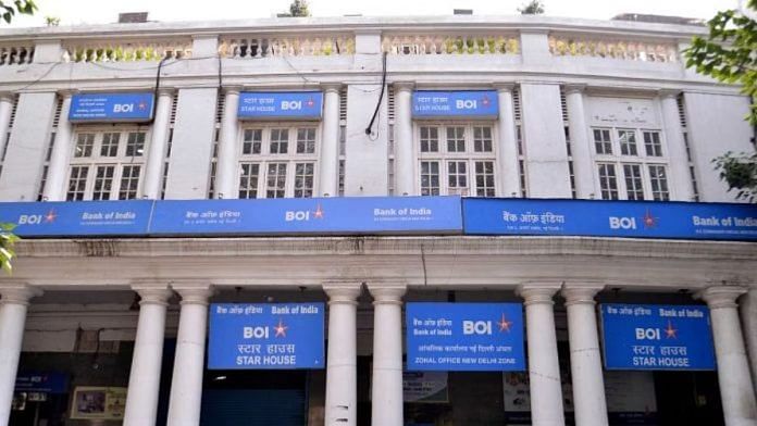 बैंकर्स का कहना है कि 2019 के बाद से हालात और भी खराब हो गए हैं, जब नरेंद्र मोदी सरकार ने तेज़ी से बढ़ती अर्थव्यवस्था की मांगों को पूरा करने के लिए परिचालन दक्षता में सुधार और बैंकिंग का विस्तार करने के लिए 10 सार्वजनिक क्षेत्र के बैंकों के विलय की घोषणा की थी | फोटो: सूरज सिंह बिष्ट/दिप्रिंट