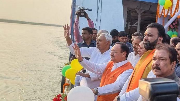 बिहार के मुख्यमंत्री नीतीश कुमार, केंद्रीय मंत्री और भाजपा के राष्ट्रीय अध्यक्ष जेपी नड्डा और राज्य के उपमुख्यमंत्री सम्राट चौधरी गुरुवार को पटना में छठ पर्व के दौरान गंगा नदी के घाटों पर गए | एएनआई