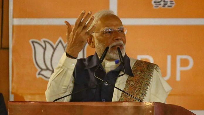 महाराष्ट्र और झारखंड चुनाव के नतीजों के बाद बीजेपी मुख्यालय से जनता का संबोधित करते पीएम मोदी | फोटो :मनीषा मोंडल/दिप्रिंट