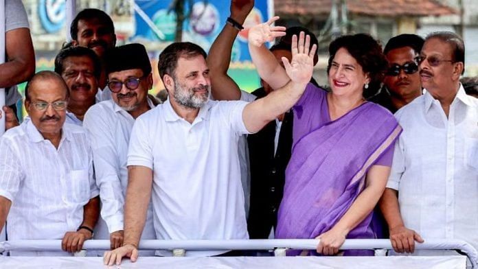 वायनाड में रोड शो के दौरान प्रियंका गांधी के साथ कांग्रेस नेता राहुल गांधी | फोटो: एएनआई
