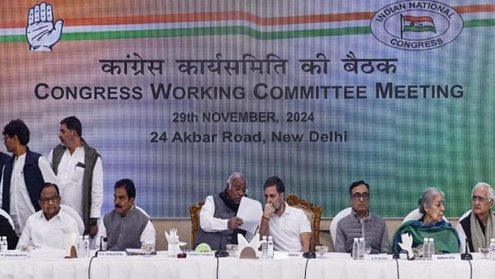 लोकसभा में विपक्ष के नेता और कांग्रेस नेता राहुल गांधी, पार्टी अध्यक्ष मल्लिकार्जुन खरगे, पार्टी महासचिव (संगठन) केसी वेणुगोपाल और अन्य शुक्रवार को नई दिल्ली में एआईसीसी मुख्यालय में कांग्रेस कार्यसमिति (सीडब्ल्यूसी) की बैठक में शामिल हुए | एएनआई
