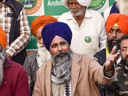 पंजाब के किसान नेता सरवन सिंह पंधेर अन्य लोगों के साथ पटियाला जिले के शंभू बॉर्डर पर शनिवार को एक प्रेस कॉन्फ्रेंस को संबोधित करते हुए | फोटो: पीटीआई