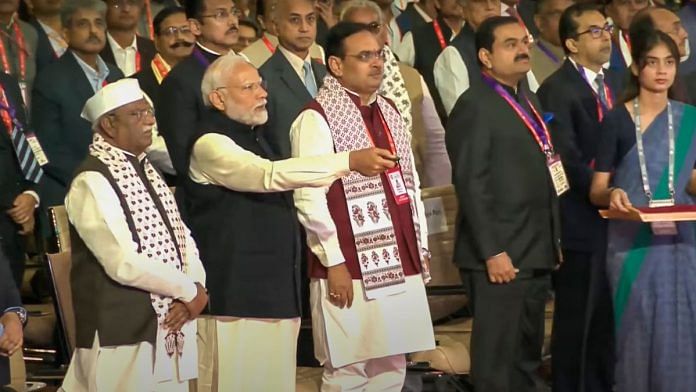 जयपुर में ‘राइजिंग राजस्थान ग्लोबल इन्वेस्टमेंट समिट’ के उद्घाटन के दौरान राजस्थान के राज्यपाल हरिभाऊ किसनराव बागड़े और मुख्यमंत्री भजनलाल शर्मा के साथ प्रधानमंत्री नरेंद्र मोदी | फोटो: पीटीआई